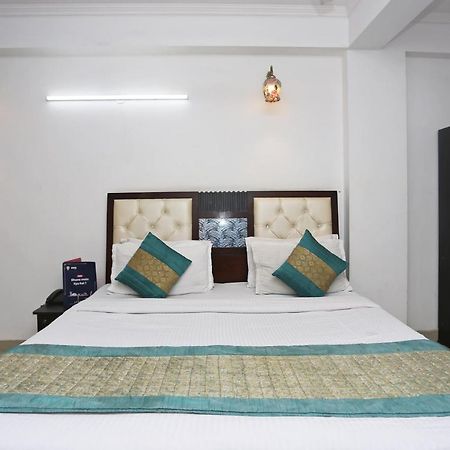 Oyo 8253 Golden Heights Hotel New Delhi Ngoại thất bức ảnh