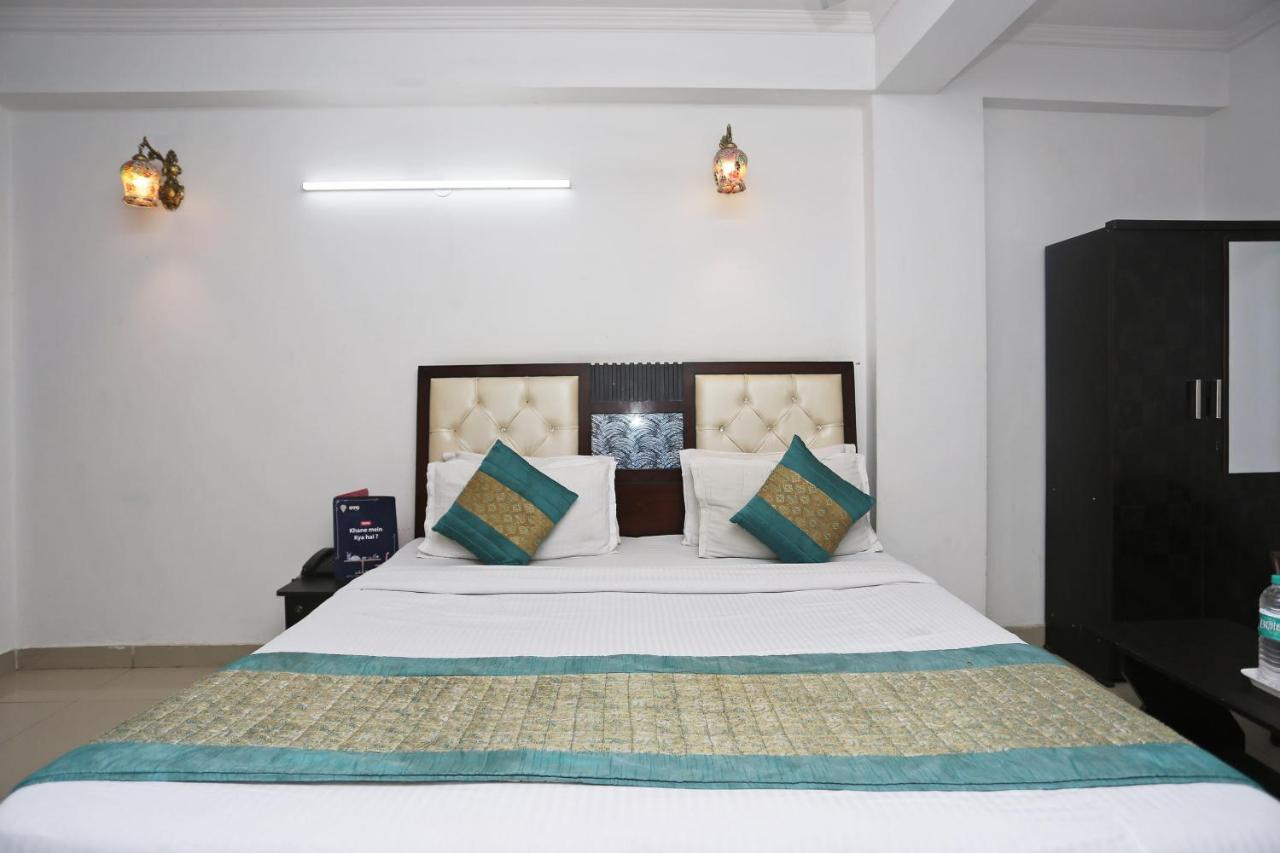 Oyo 8253 Golden Heights Hotel New Delhi Ngoại thất bức ảnh