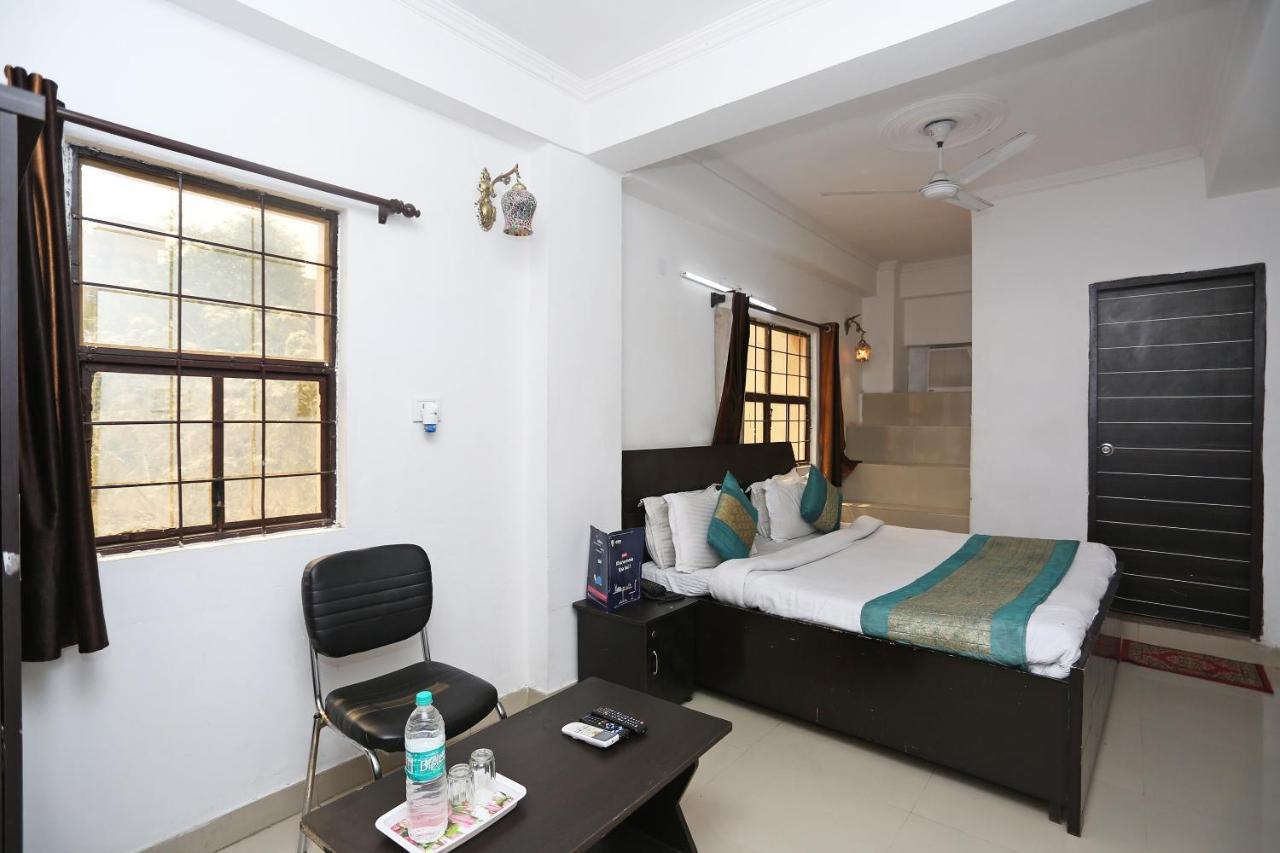 Oyo 8253 Golden Heights Hotel New Delhi Ngoại thất bức ảnh