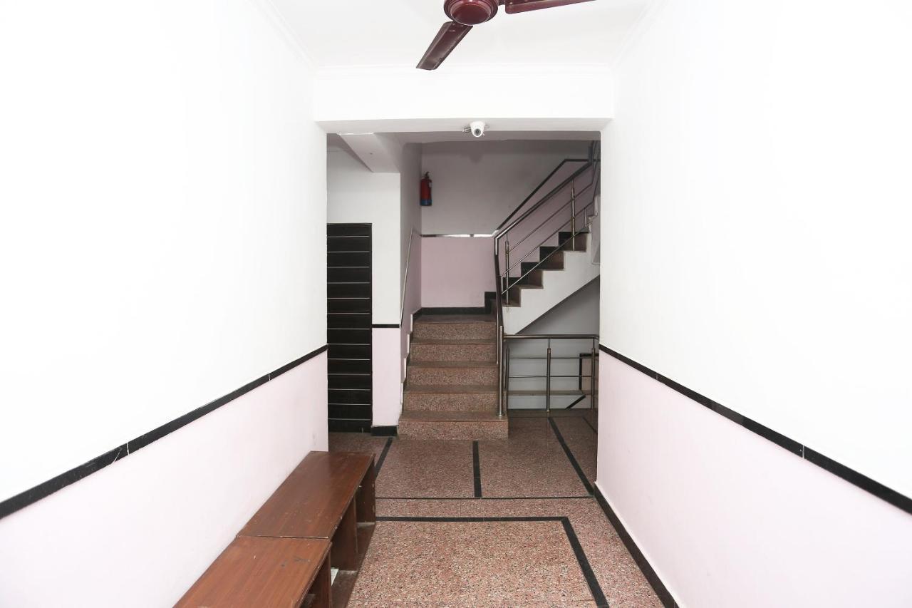 Oyo 8253 Golden Heights Hotel New Delhi Ngoại thất bức ảnh