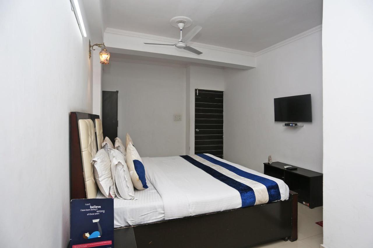 Oyo 8253 Golden Heights Hotel New Delhi Ngoại thất bức ảnh