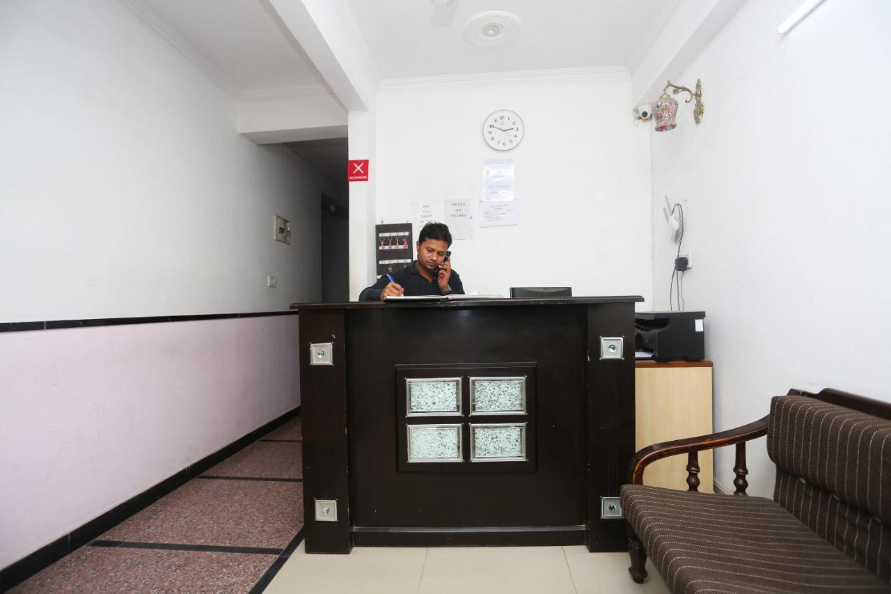 Oyo 8253 Golden Heights Hotel New Delhi Ngoại thất bức ảnh