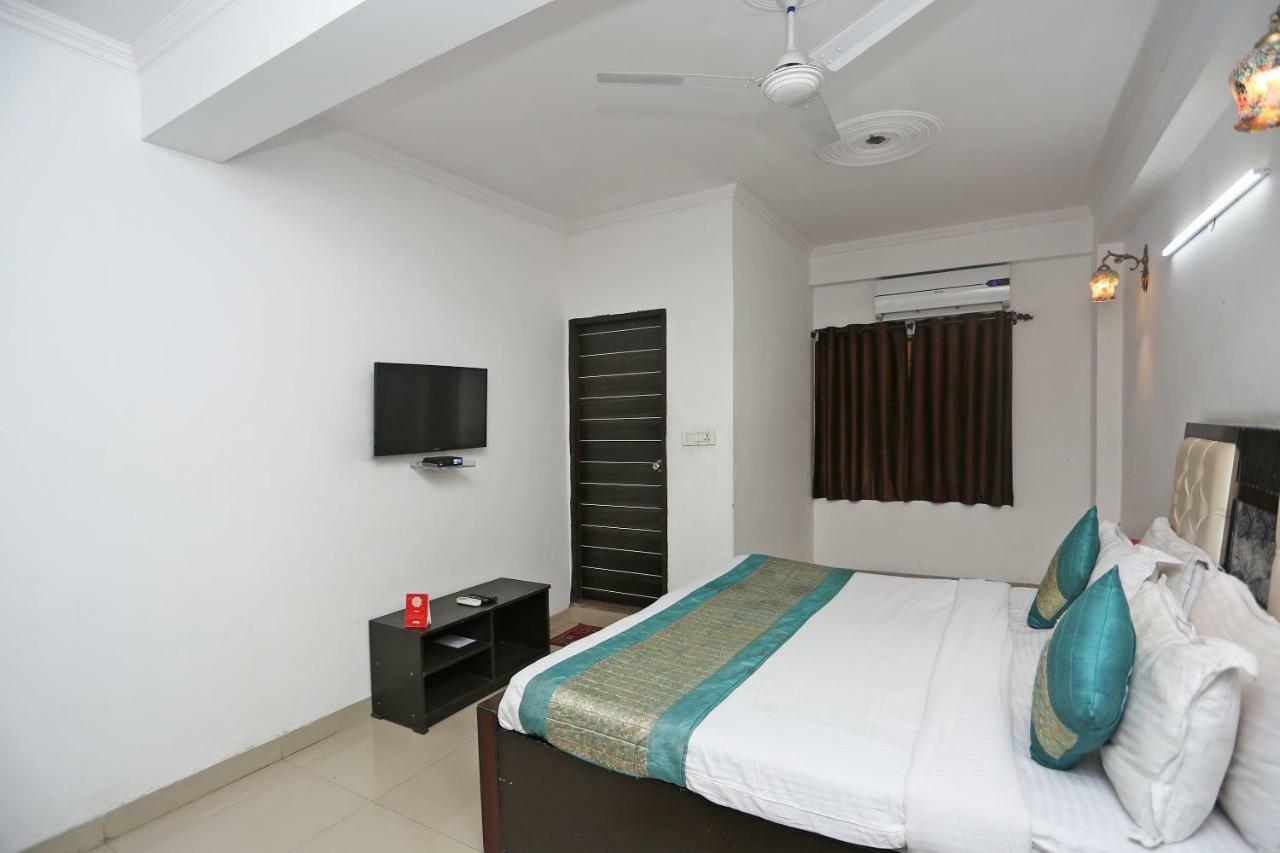 Oyo 8253 Golden Heights Hotel New Delhi Ngoại thất bức ảnh